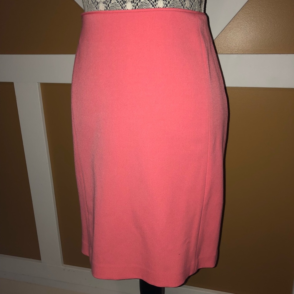 H&M’s Coral peachy skirt